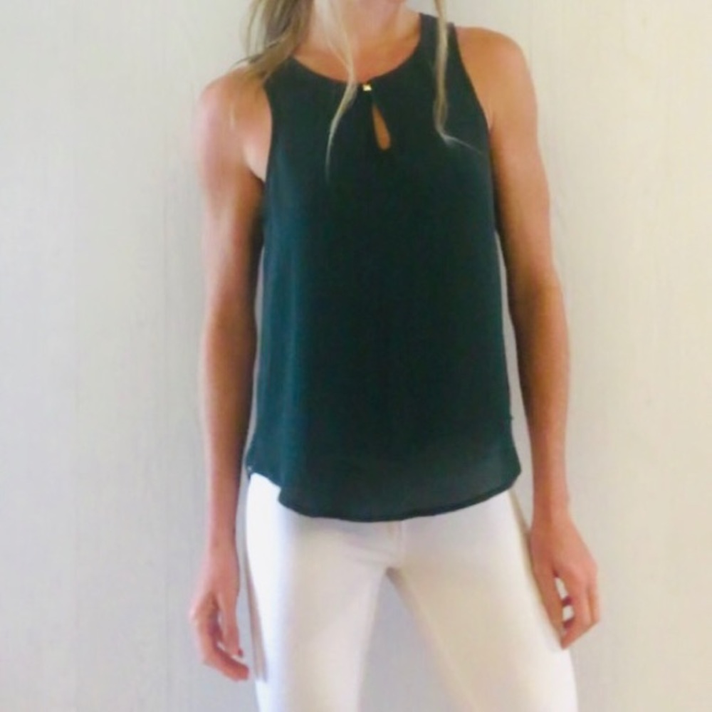 🦩Lily White hunter green sleeveless blouse